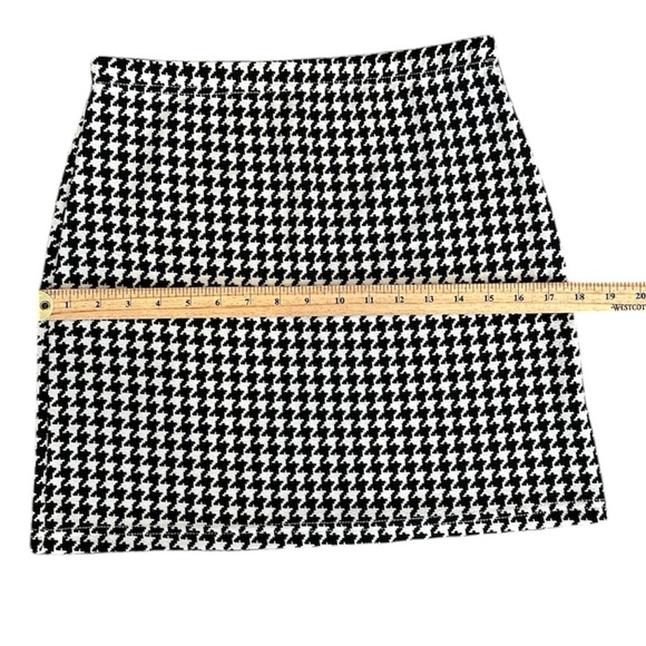 SHEIN Black and White Houndstooth Mini Pencil Skirt Size Medium US 6 - Picture 4 of 5